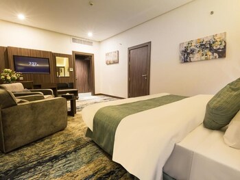 white diamond hotel sari