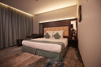 white diamond hotel sari