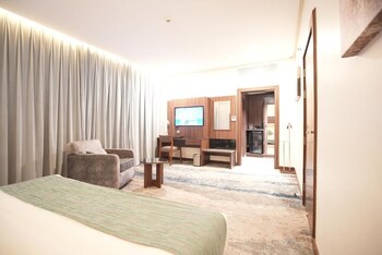 white diamond hotel sari