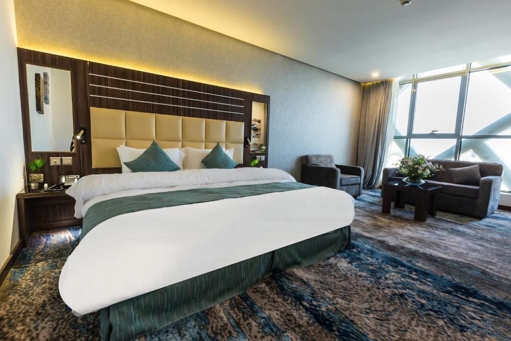 white diamond hotel sari