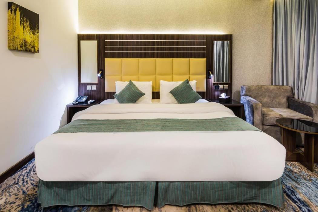 white diamond hotel sari