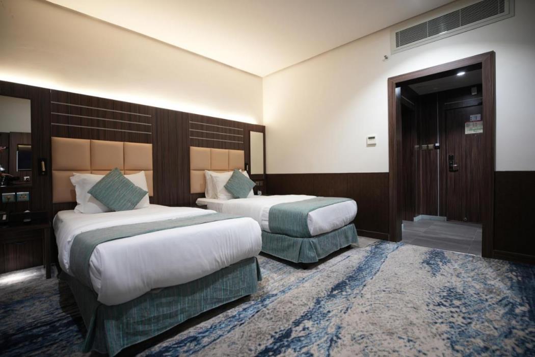 white diamond hotel sari