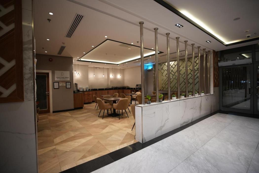 white diamond hotel sari