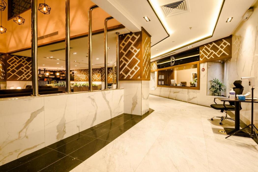 white diamond hotel sari