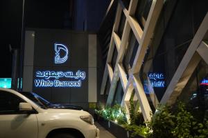 white diamond hotel sari
