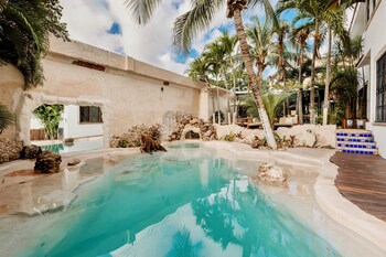 enigmatic hotel experience