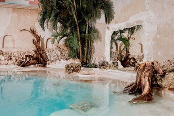 enigmatic hotel experience