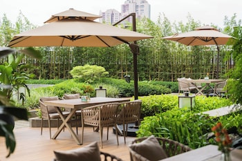 yuexiu hotel guangzhou curio collection by hilton