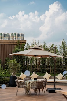 yuexiu hotel guangzhou curio collection by hilton