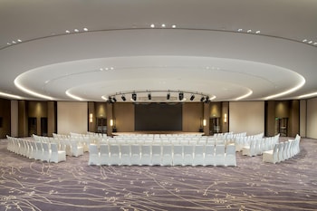 yuexiu hotel guangzhou curio collection by hilton