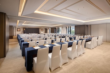 yuexiu hotel guangzhou curio collection by hilton