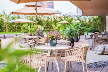 yuexiu hotel guangzhou curio collection by hilton