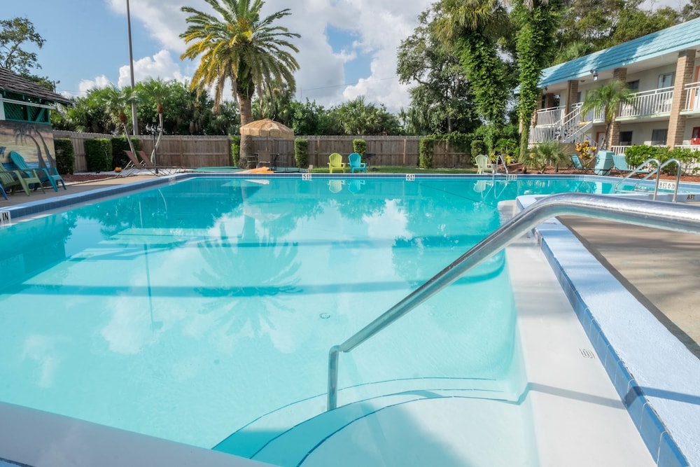 rodeway inn clearwater central