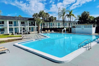 rodeway inn clearwater central