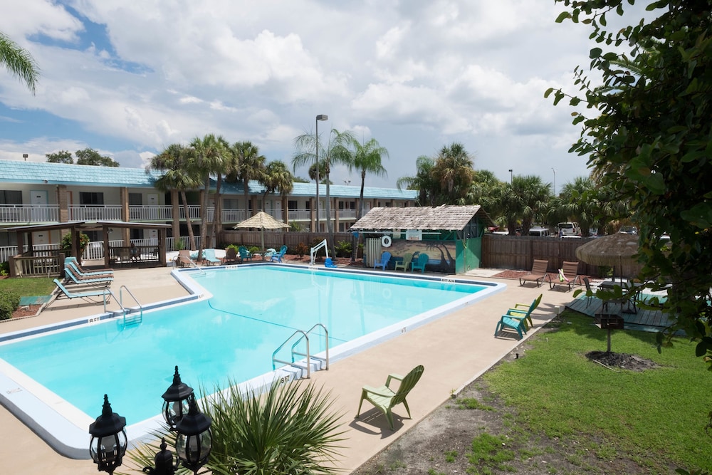 rodeway inn clearwater central