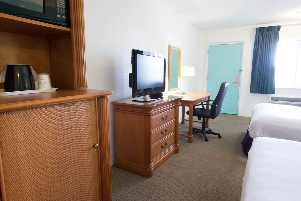 rodeway inn clearwater central