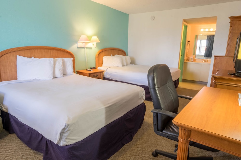 rodeway inn clearwater central