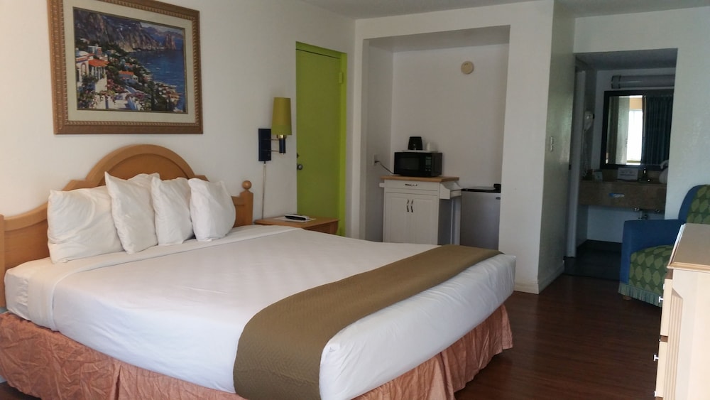 rodeway inn clearwater central