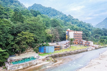 dls divine river resort and spa