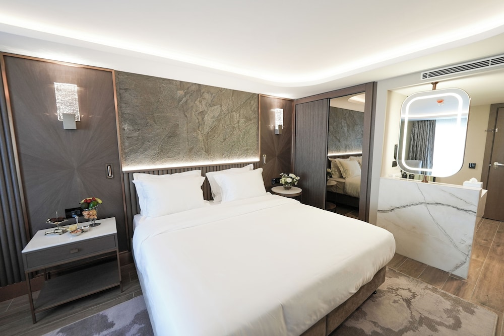 boreas hotel trademark collection by wyndham