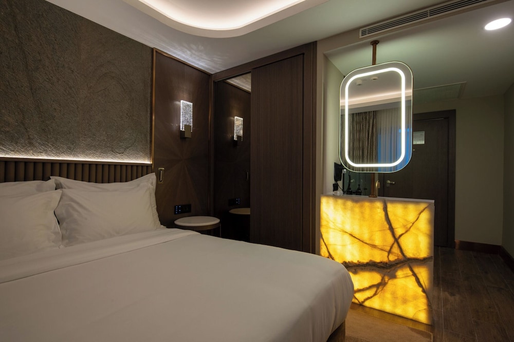boreas hotel trademark collection by wyndham