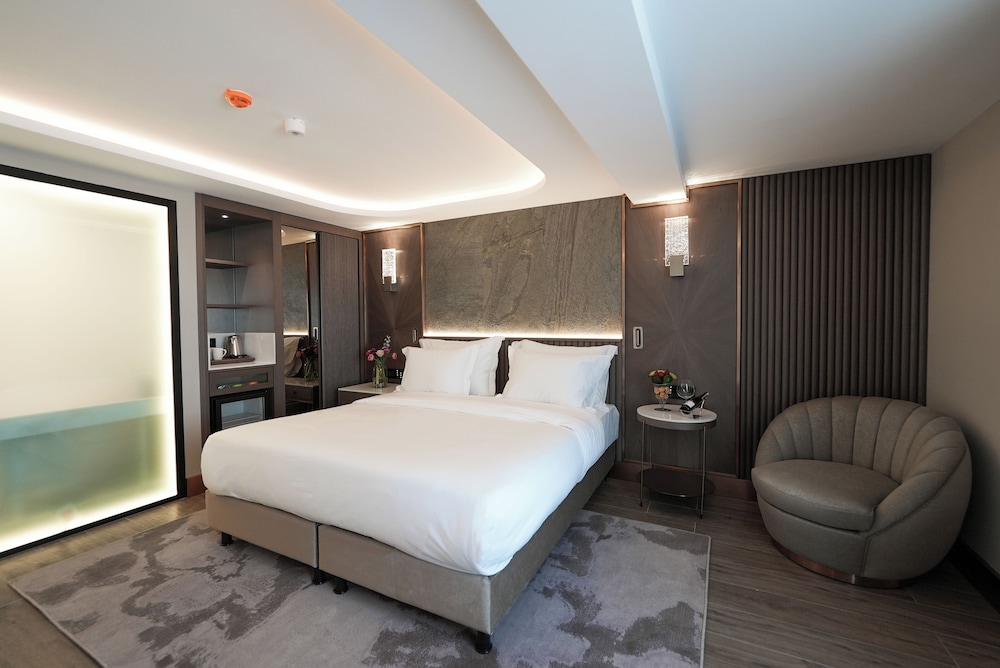 boreas hotel trademark collection by wyndham