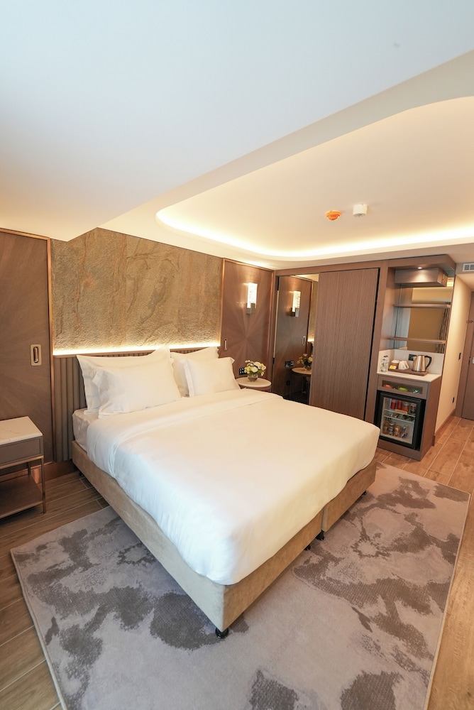 boreas hotel trademark collection by wyndham