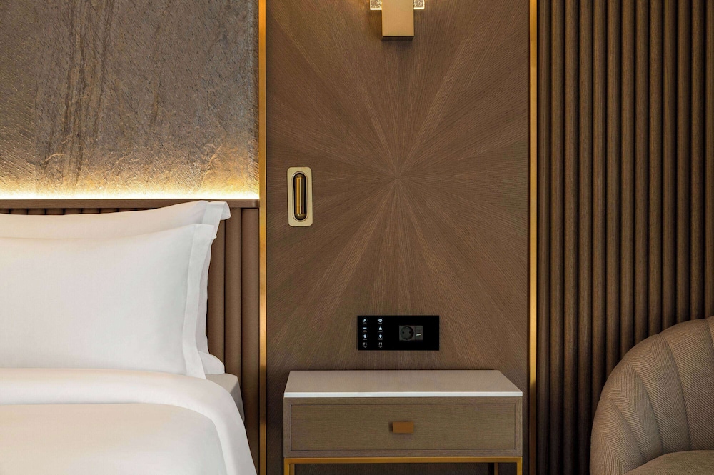 boreas hotel trademark collection by wyndham