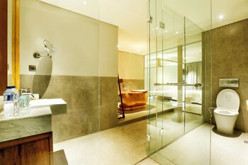 ikosharold suites seminyak