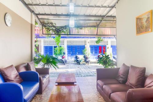 urbanview hotel minongga pondok labu by reddoorz