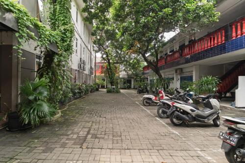 urbanview hotel minongga pondok labu by reddoorz