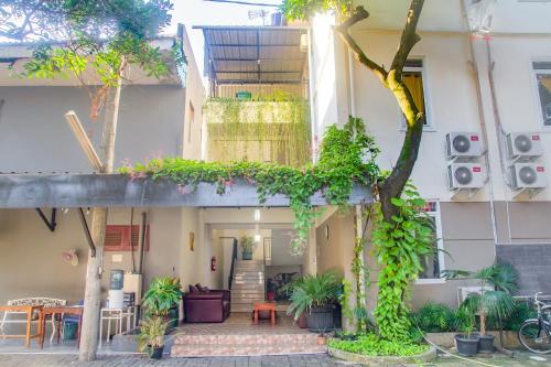 urbanview hotel minongga pondok labu by reddoorz