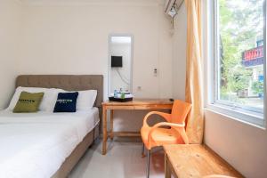 urbanview hotel minongga pondok labu by reddoorz