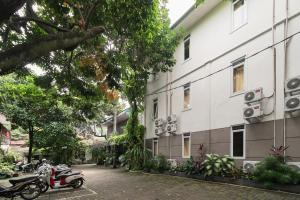 urbanview hotel minongga pondok labu by reddoorz