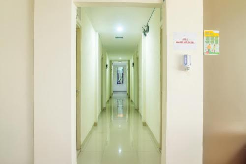 urbanview hotel minongga pondok labu by reddoorz