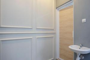 urbanview hotel umbrella dieng by reddoorz