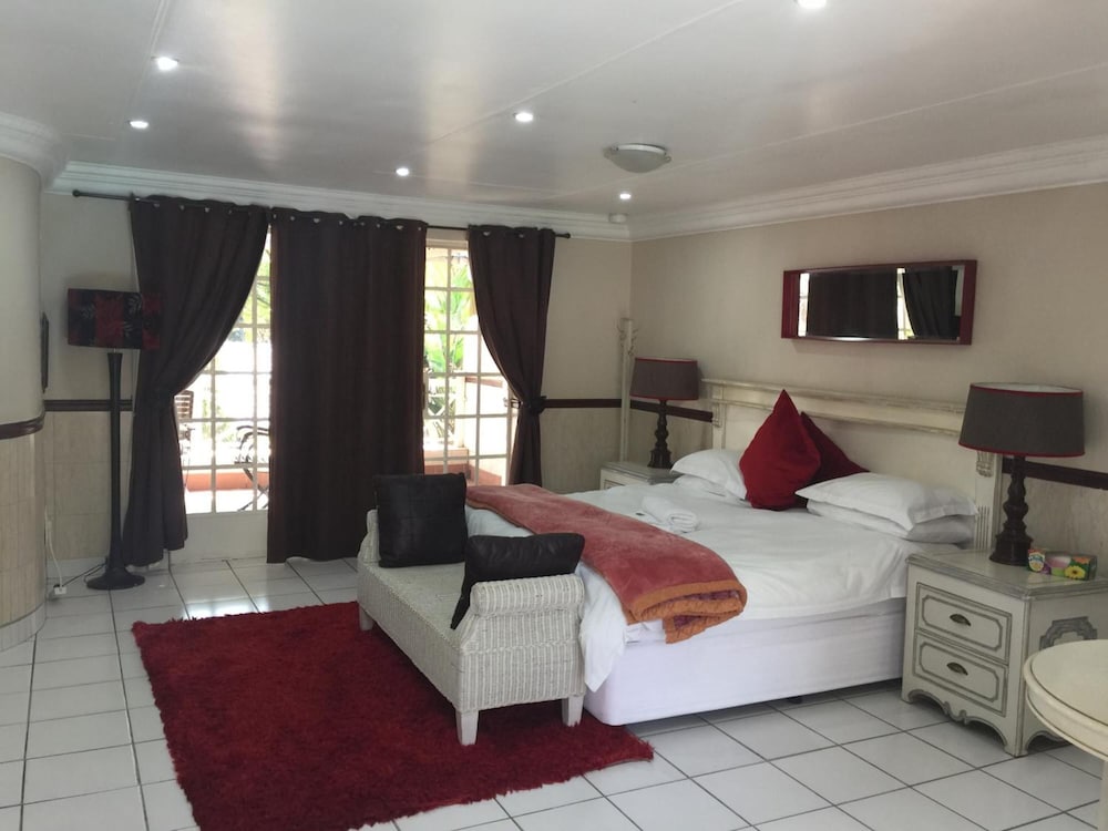 Summerview Guest Lodge,Fourways>>Bryanston,3 star