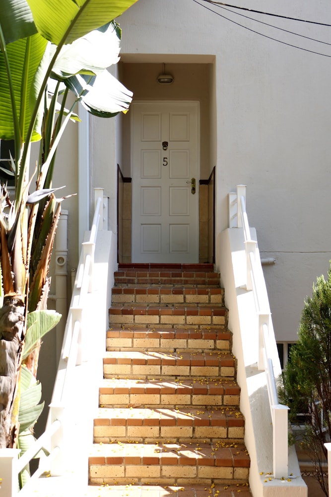 Summerview Guest Lodge,Fourways>>Bryanston,3 star