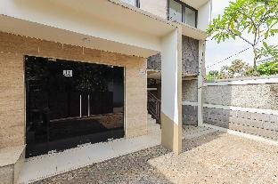 reddoorz syariah near green park jatiwarna