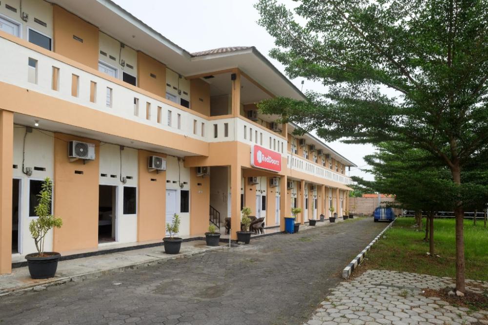 reddoorz putri syariah brebes