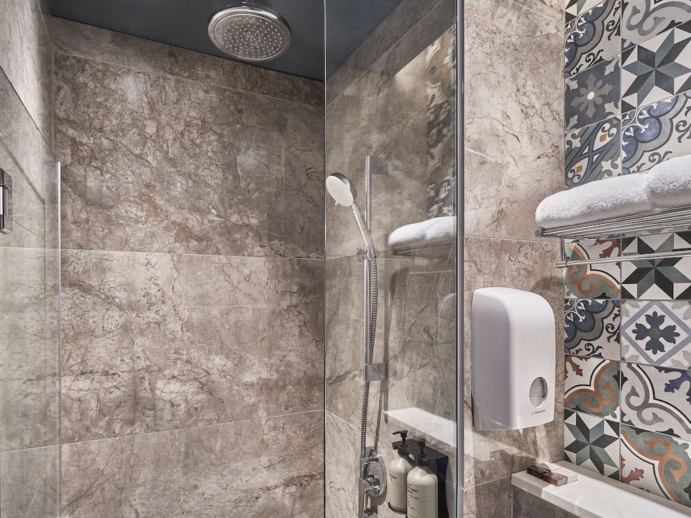 mercure icon singapore city centre