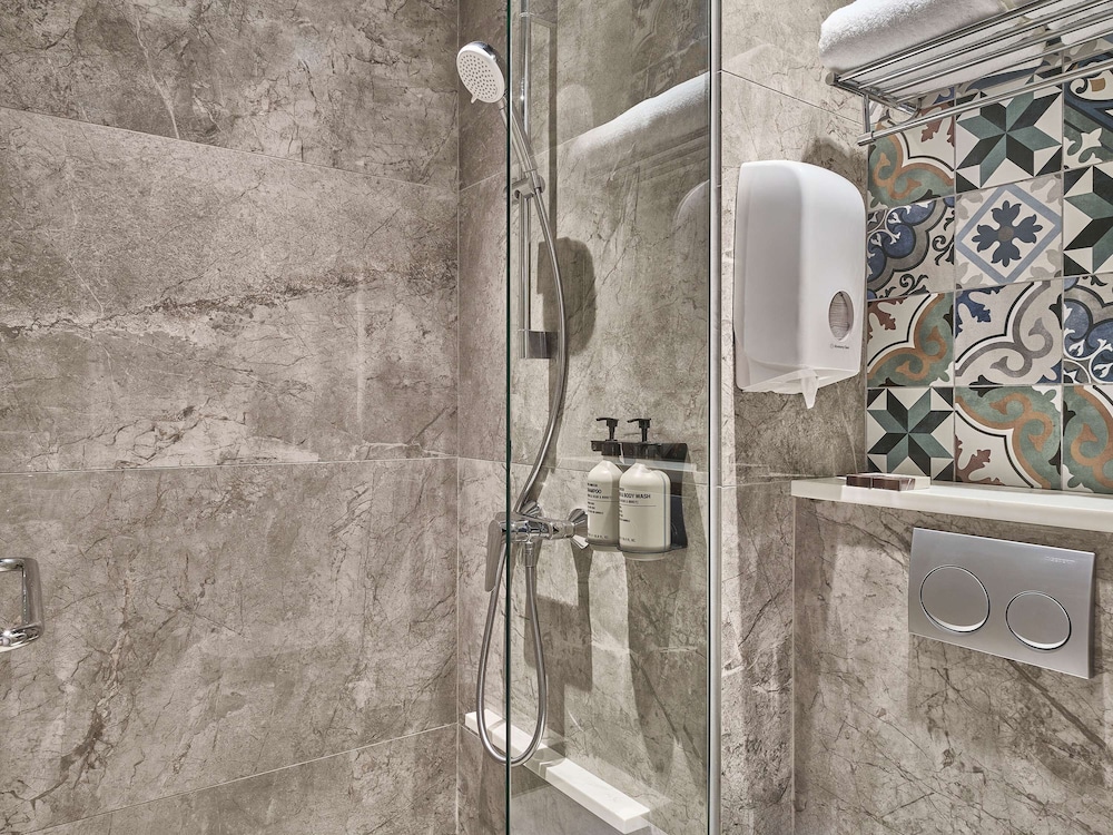 mercure icon singapore city centre