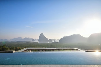 beyond skywalk nangshi