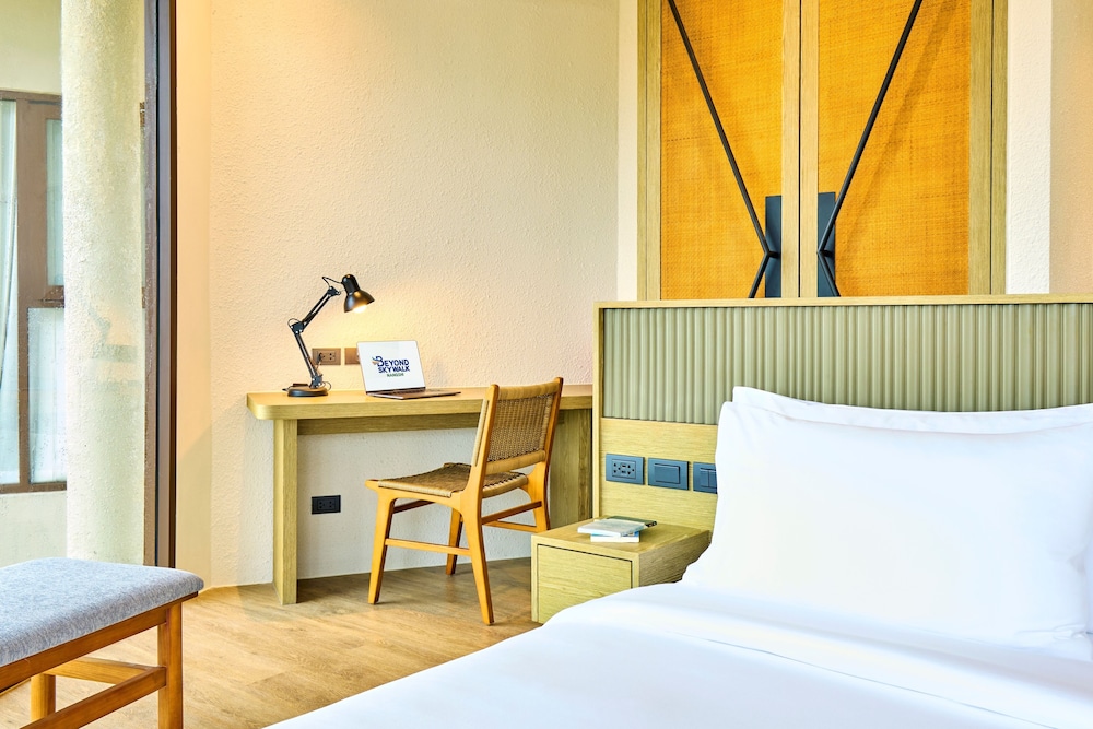 beyond skywalk nangshi