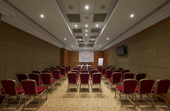 helnan dreamland hotel and conference center