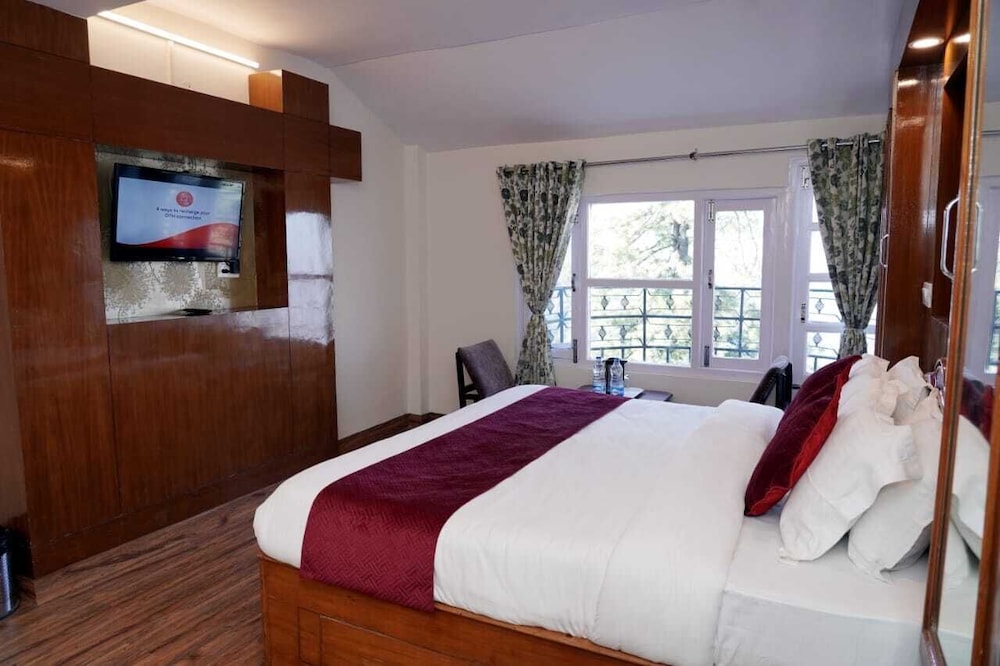 Hotel Woodpark,Dhalli,3 star