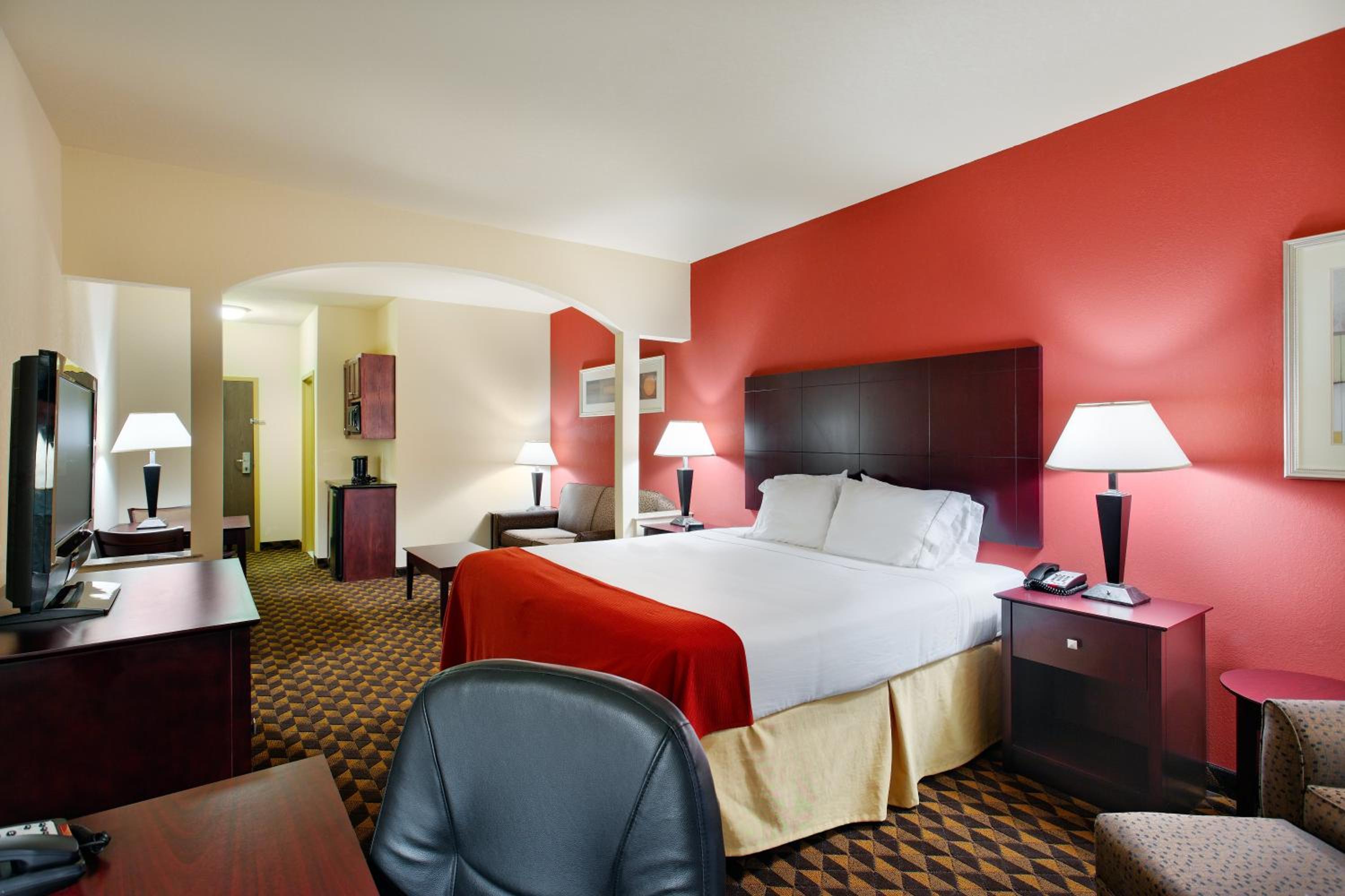 holiday inn express hotel and suites malvern by ihg