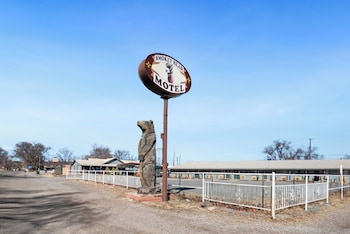 smokey bear motel