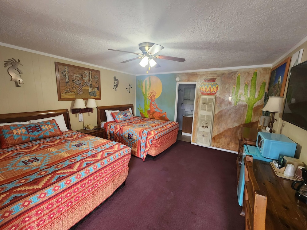 smokey bear motel