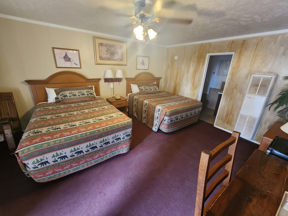 smokey bear motel